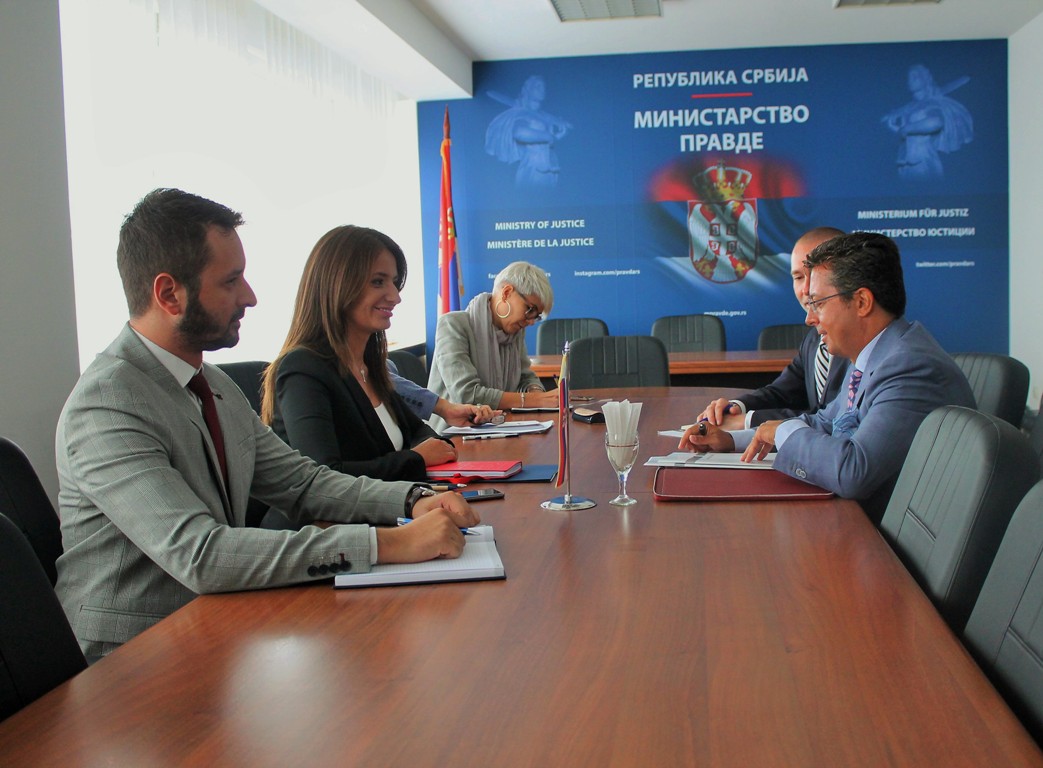 Министарка Кубуровић са шефом мисије ОЕБС-а Андреом Орициом