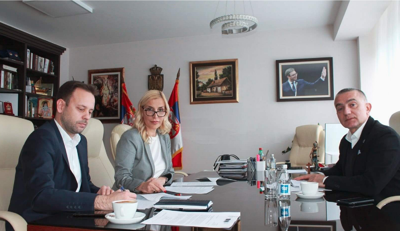 Ministarka pravde Maja Popović održala je radni sastanak sa direktorom Pravosudne akademije Nenadom Vujićem povodom predstojeće izrade seta pravosudnih zakona