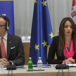 Ministarka Kuburović sa šefom Delegacije EU u Srbiji NJ.E. ambasadorom Semom Fabricijem-2