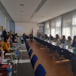 Малолетни учиниоци кривичних дела и ванинституционалне санкције и мере реакције - норма и пракса