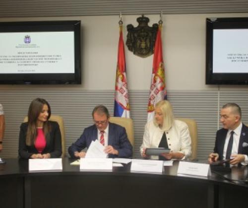 Sa svečanog potpisivanja Uputstva u zgradi VKS